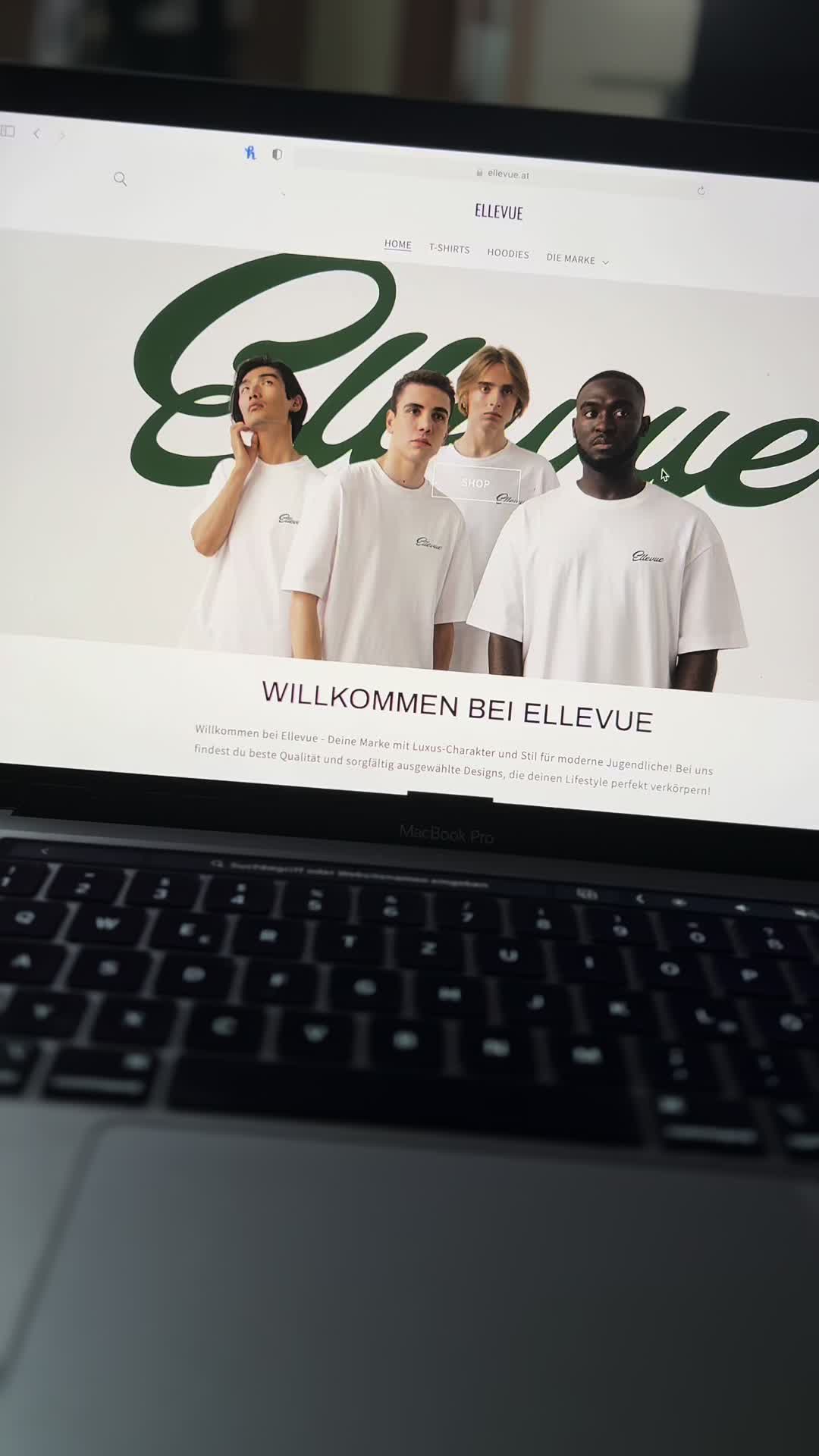 @ELLEVUE CLOTHING