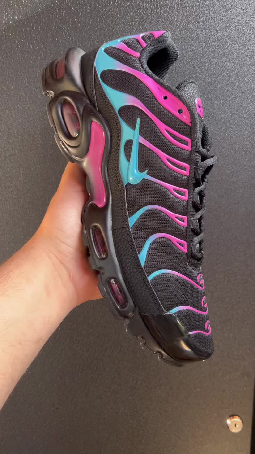 @Hillys.Kicks