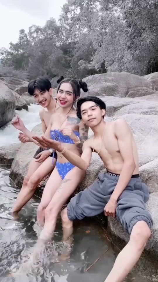 @อะต๋อม