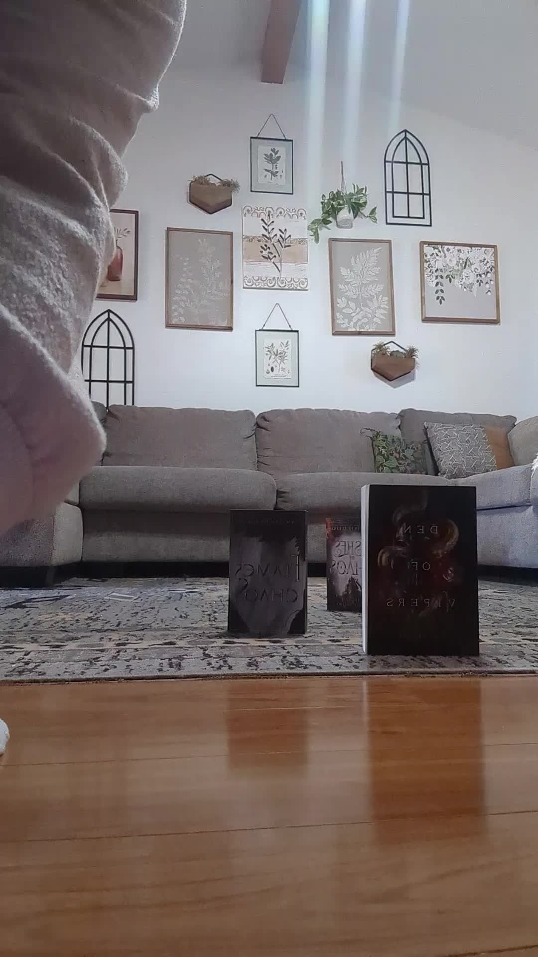 @LoKnowsSpice 📚🌶️✨