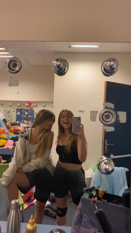 @mia_kogan