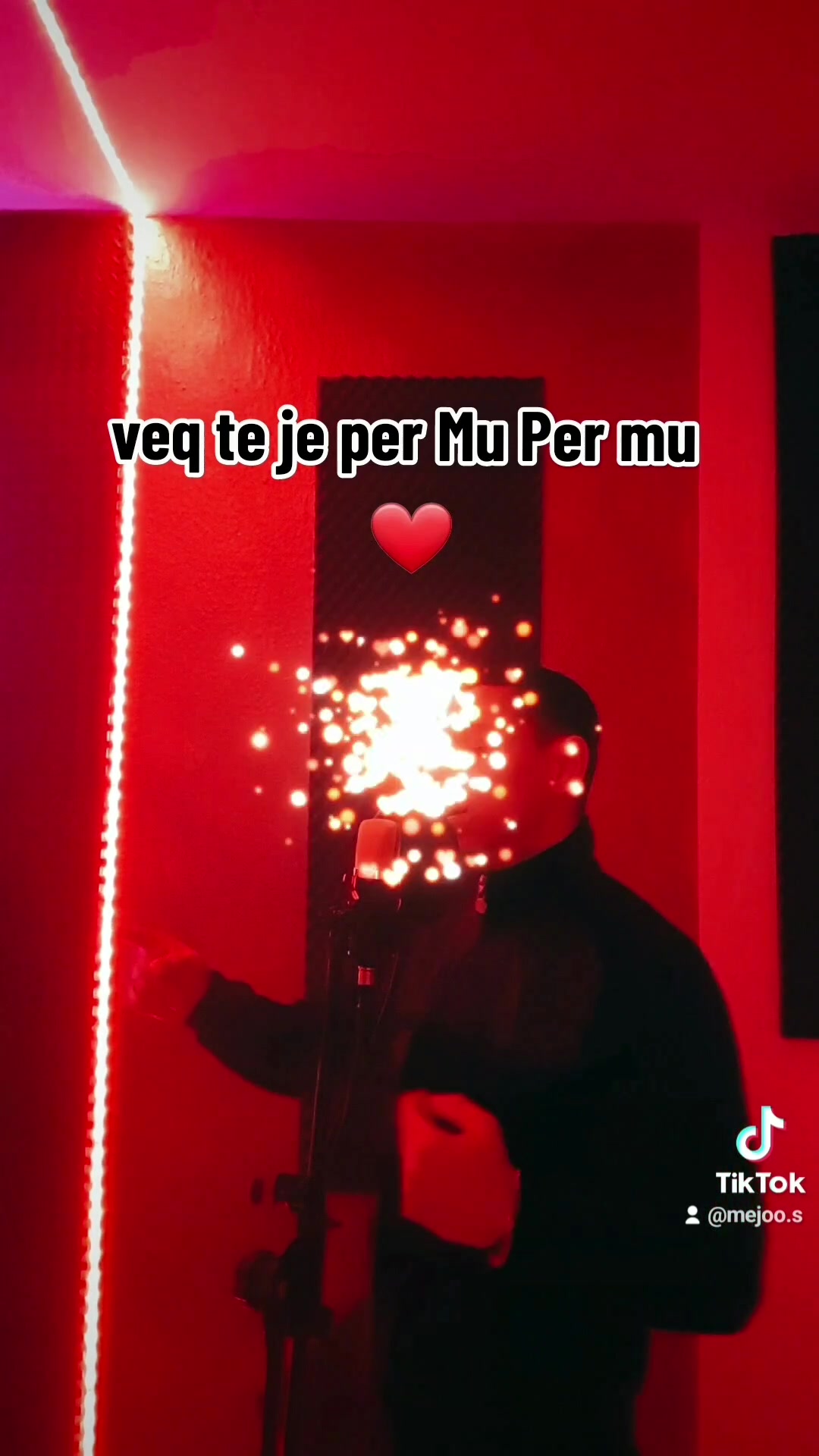 @Meʝoo