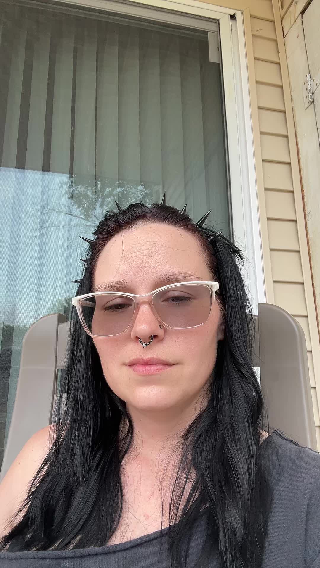 @GothWife_