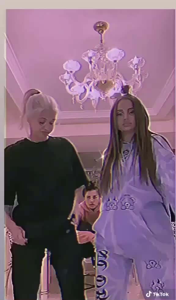@•Валя и Юля🦋