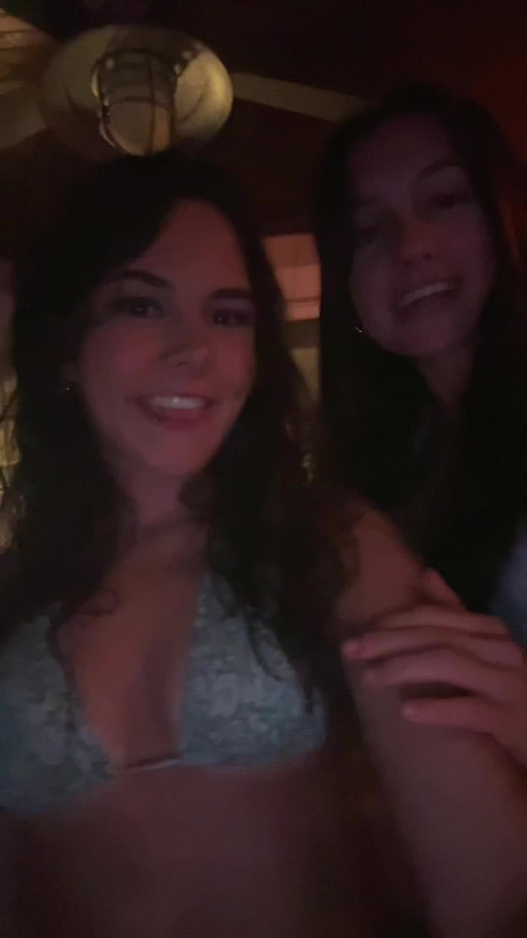 @demi