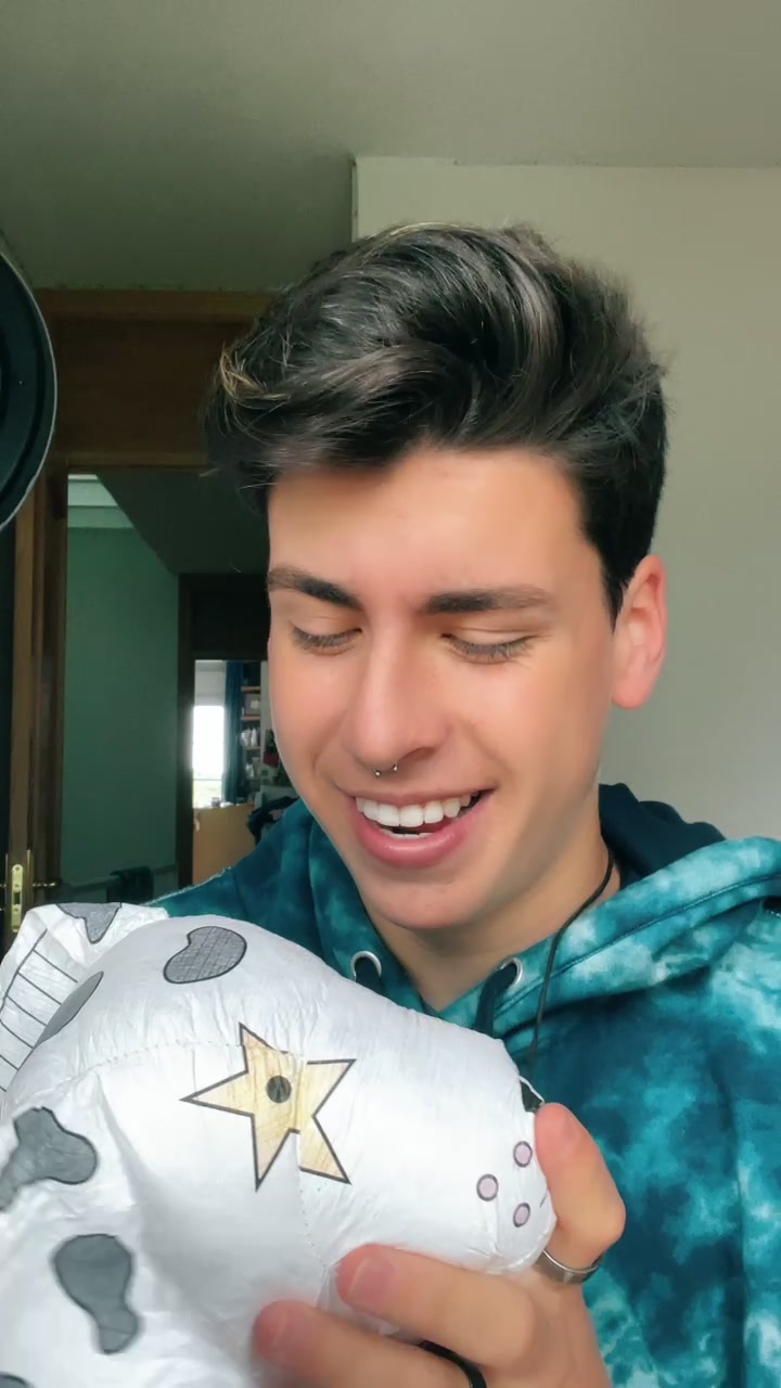 @Claudia García y Rurru😬💚