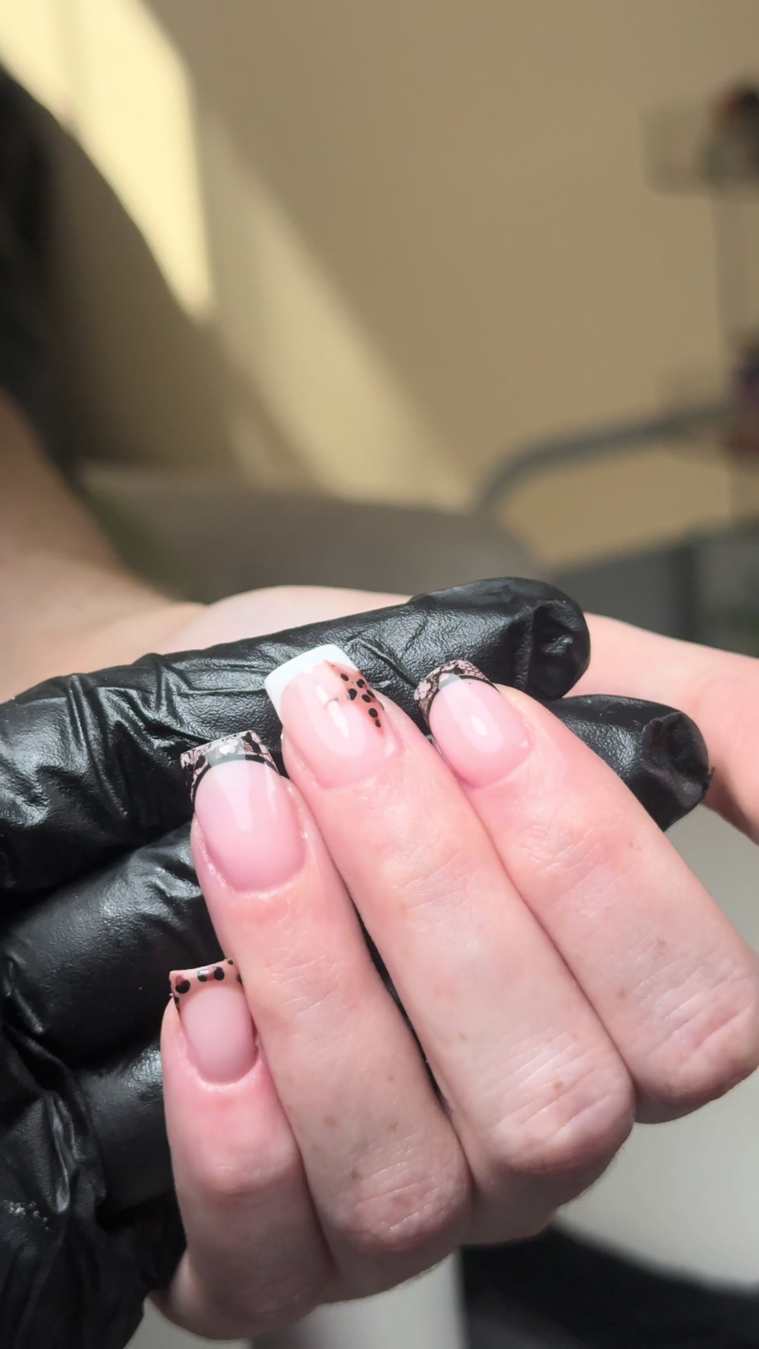 @TIPZYNAILZZ