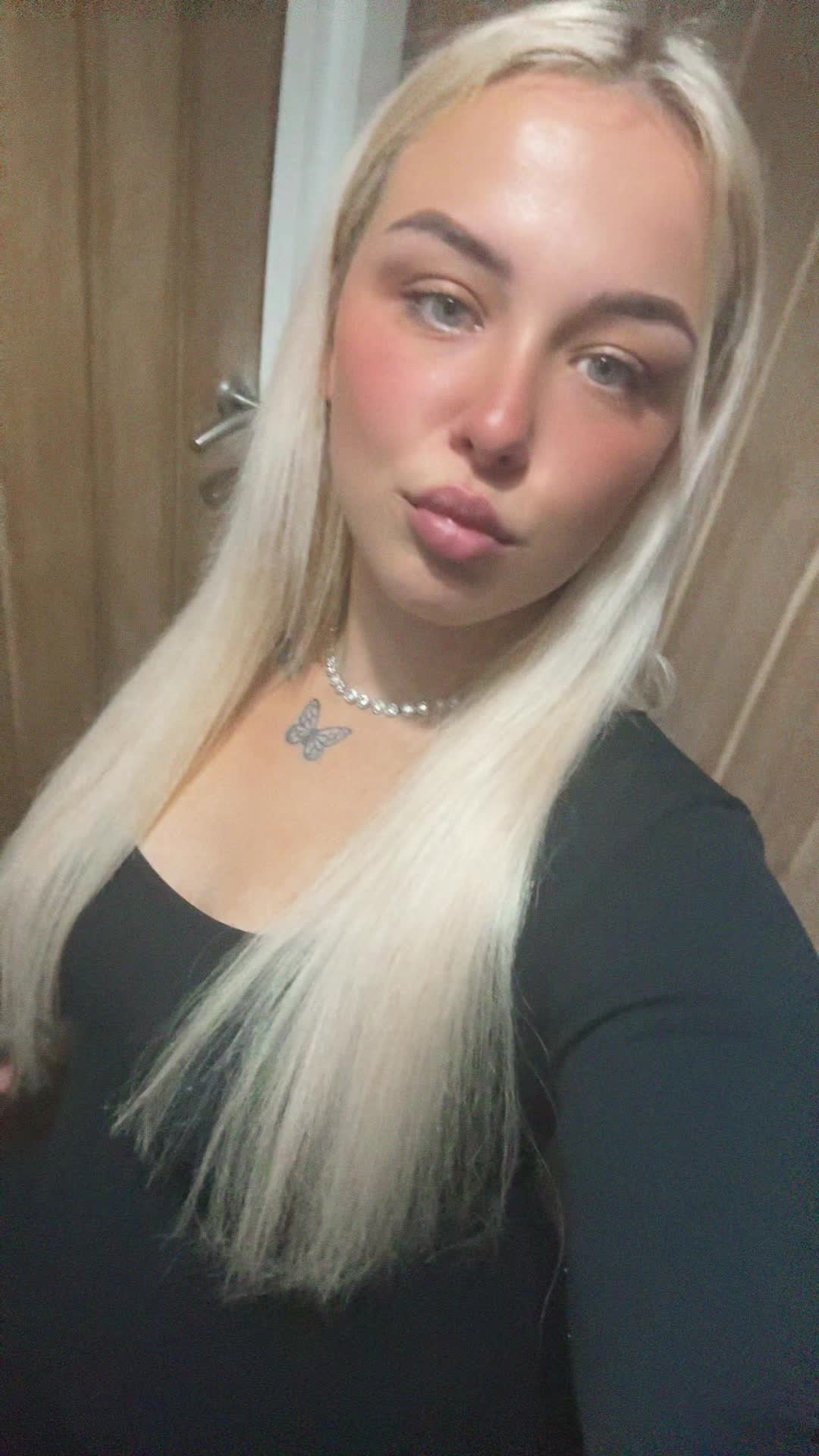 @hollymae22
