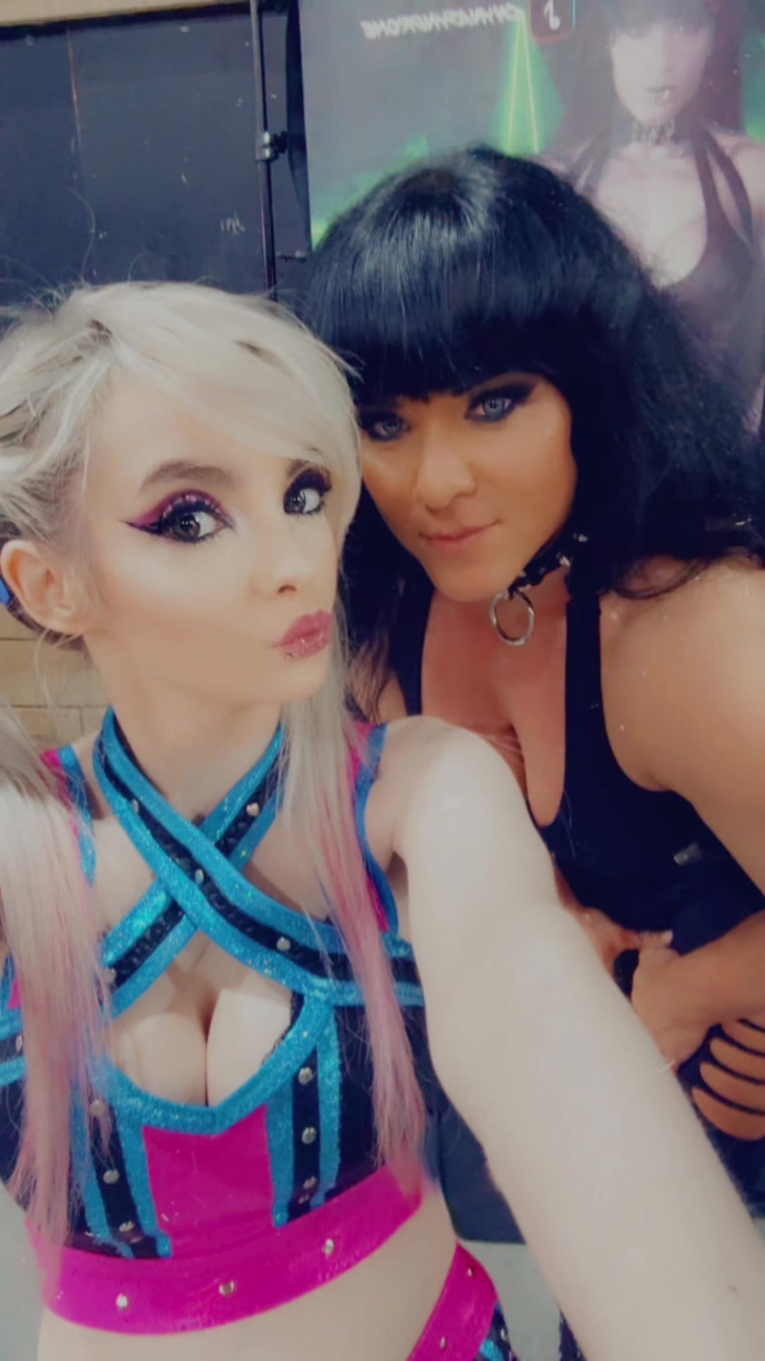 @JeezeLouise