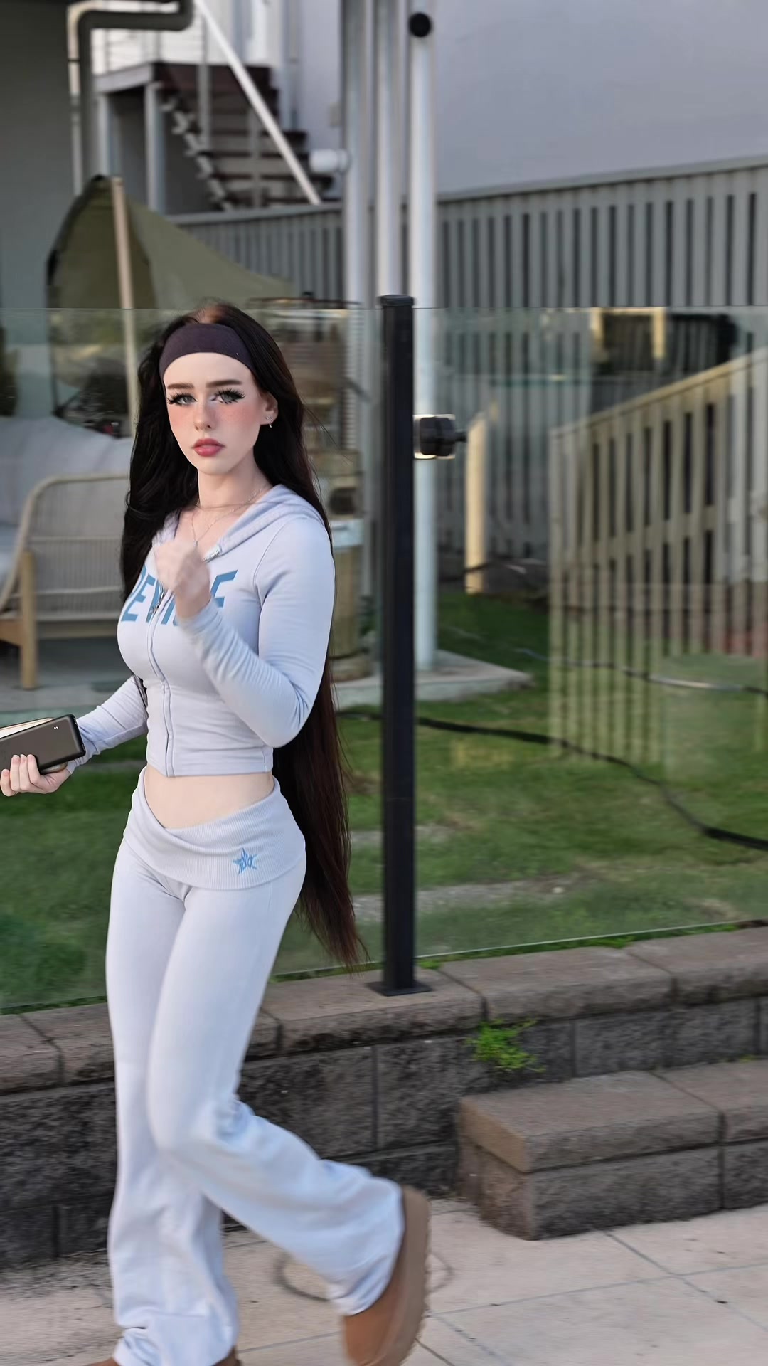 @lara walks