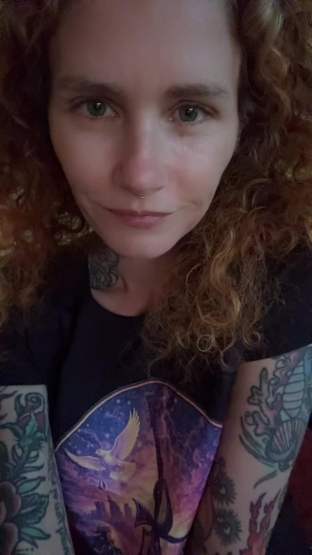 @Curlyhairwithtattoos