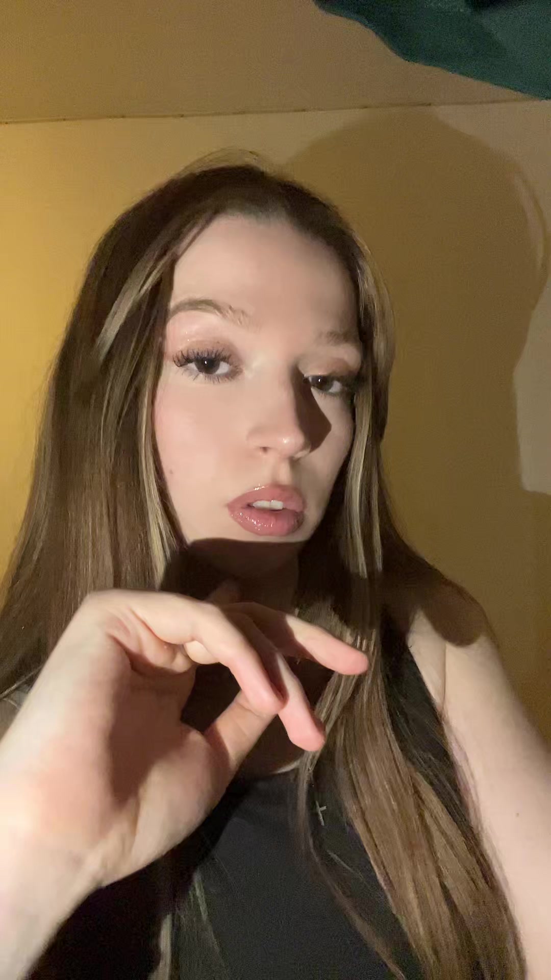 @....