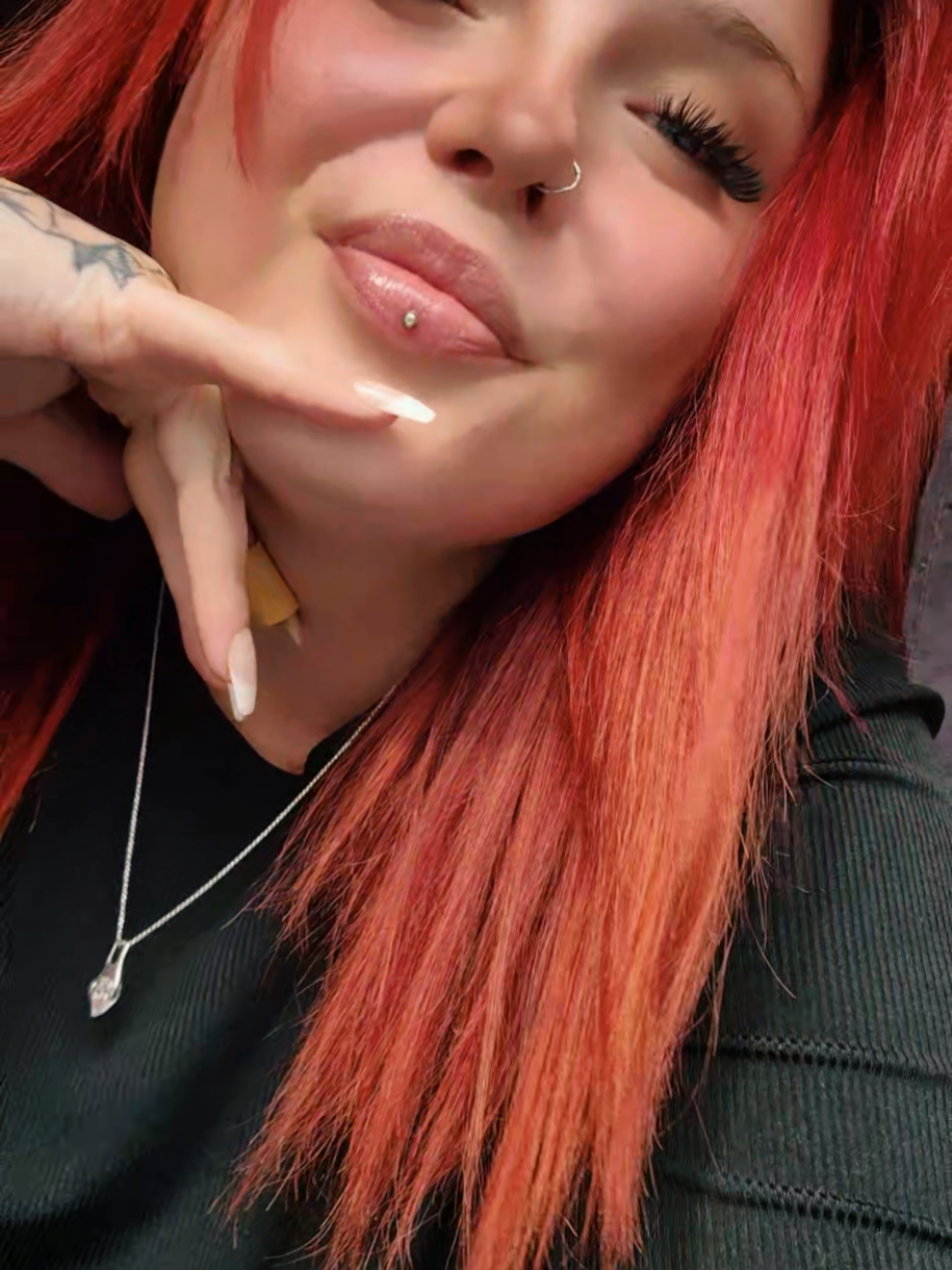 @Laraloooou 🦋🦦