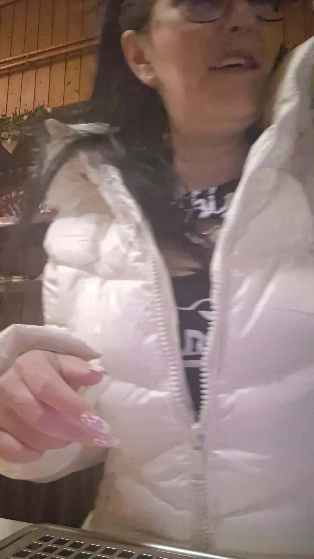 @M&oacute;nika