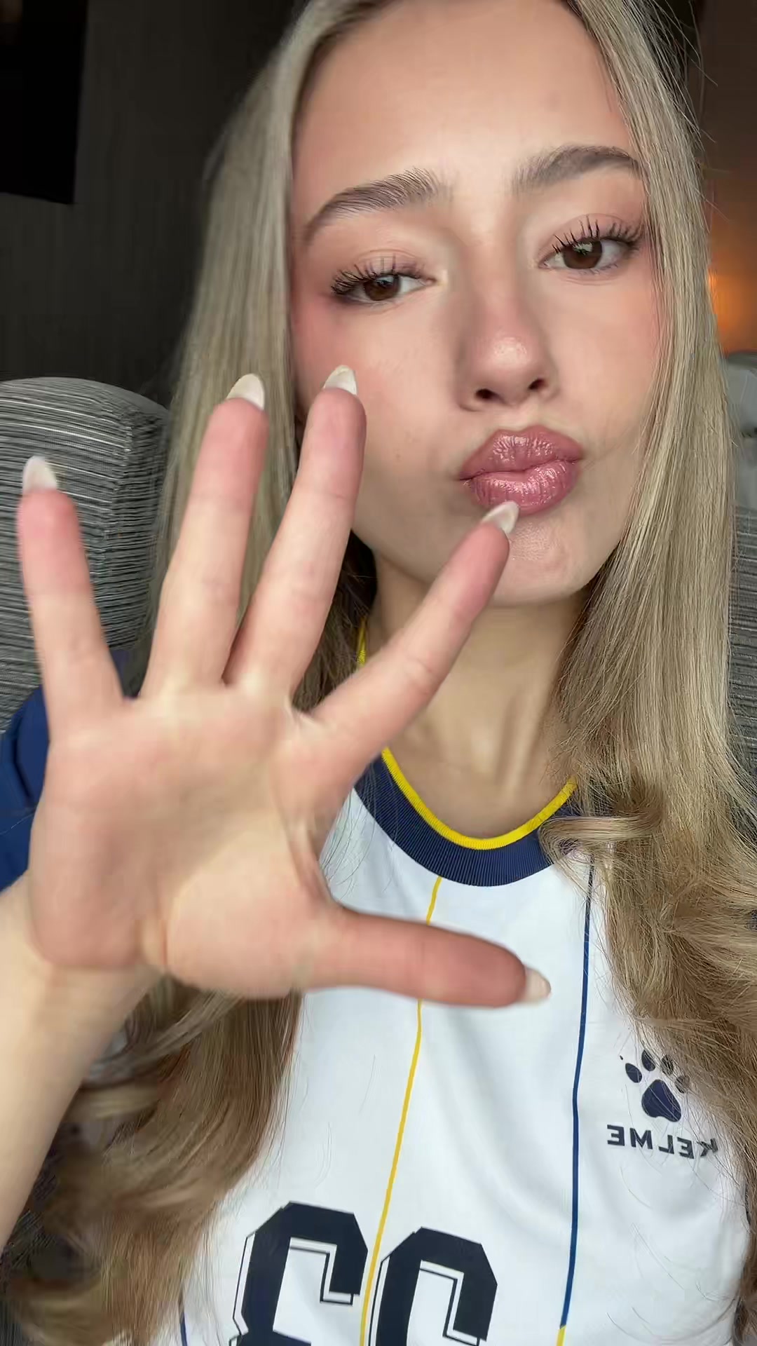 @𝒮