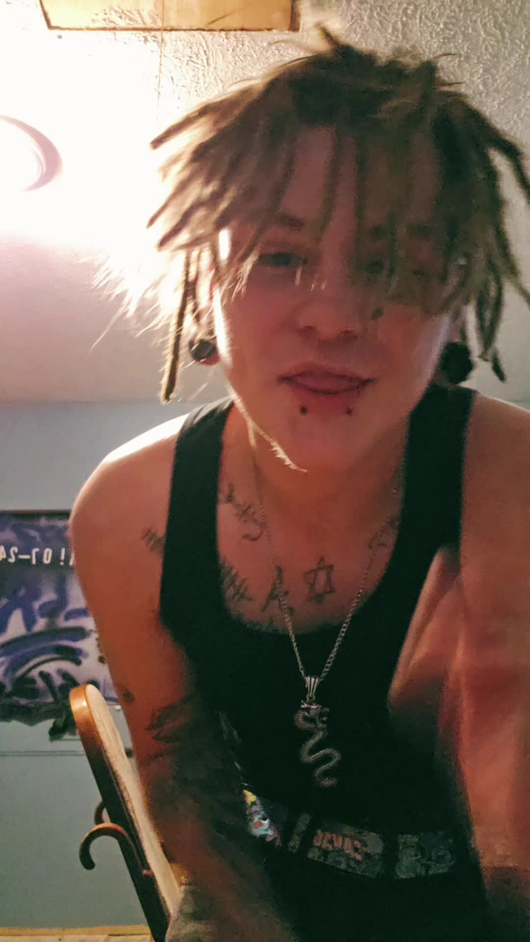 @WhiteBoiRiRi