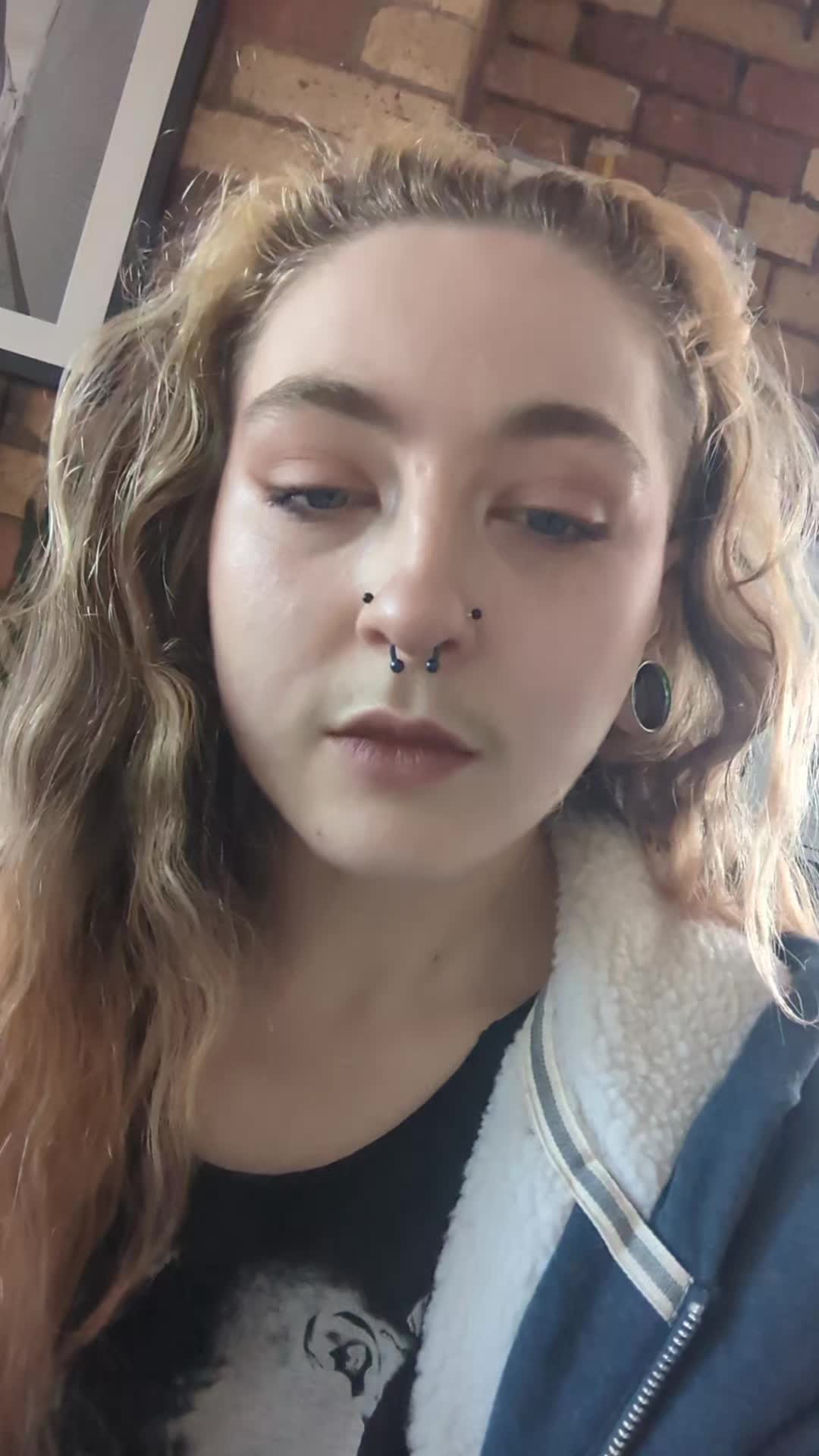 @tara-toenail