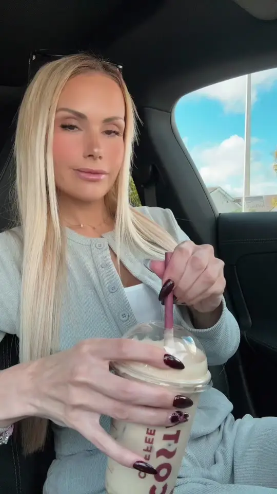 carly.mae.official (@carly.mae.official) - Urlebird