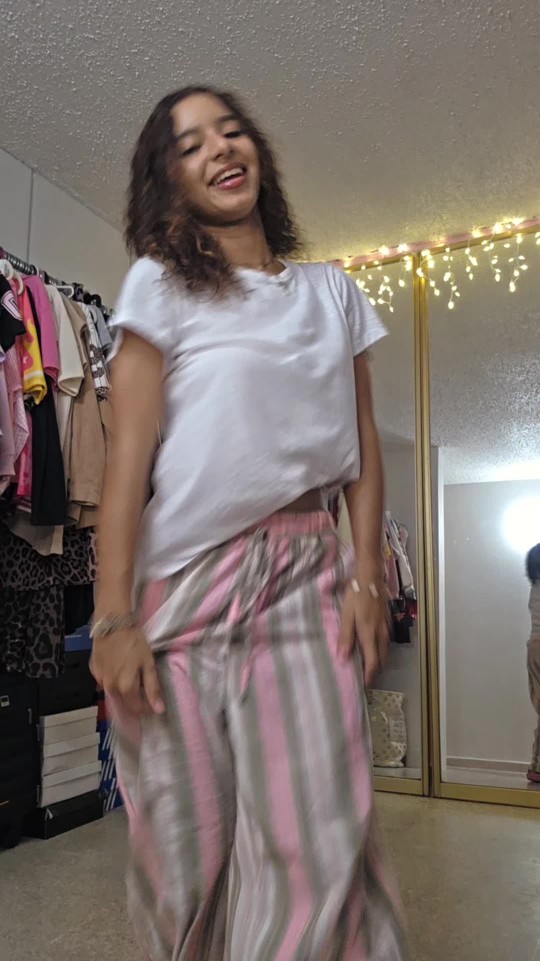@👧🏽
