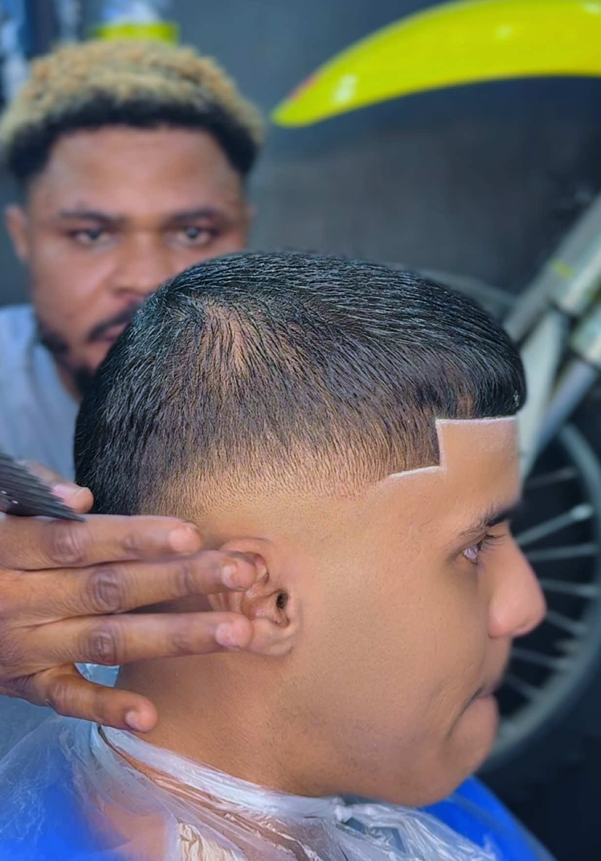@KINGCUTZ CELEBRITY BARBER ๐ธ๐ฆ