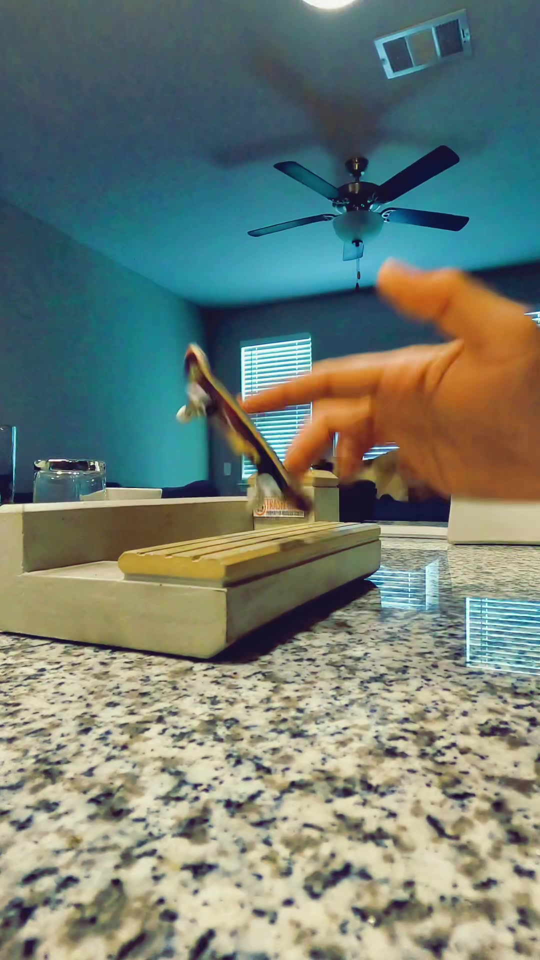 @Arturo (FingerFlipped)