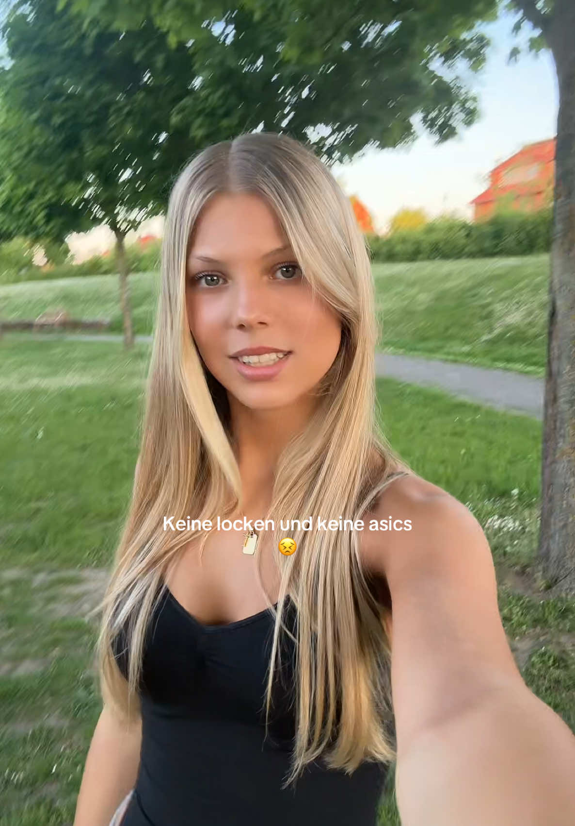 @𝘭𝘪𝘭𝘭𝘺