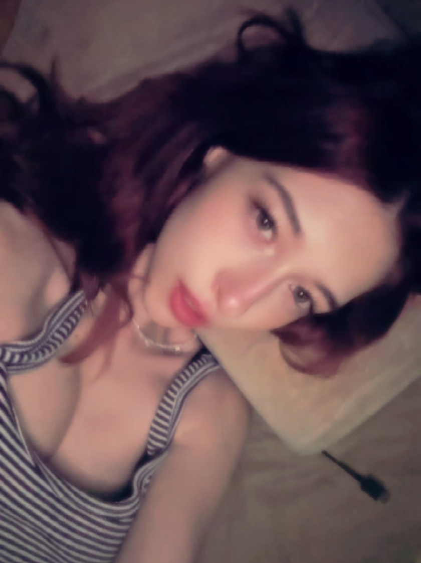@𝓴𝓲𝓼𝓼 𝓶𝒆 ♰
