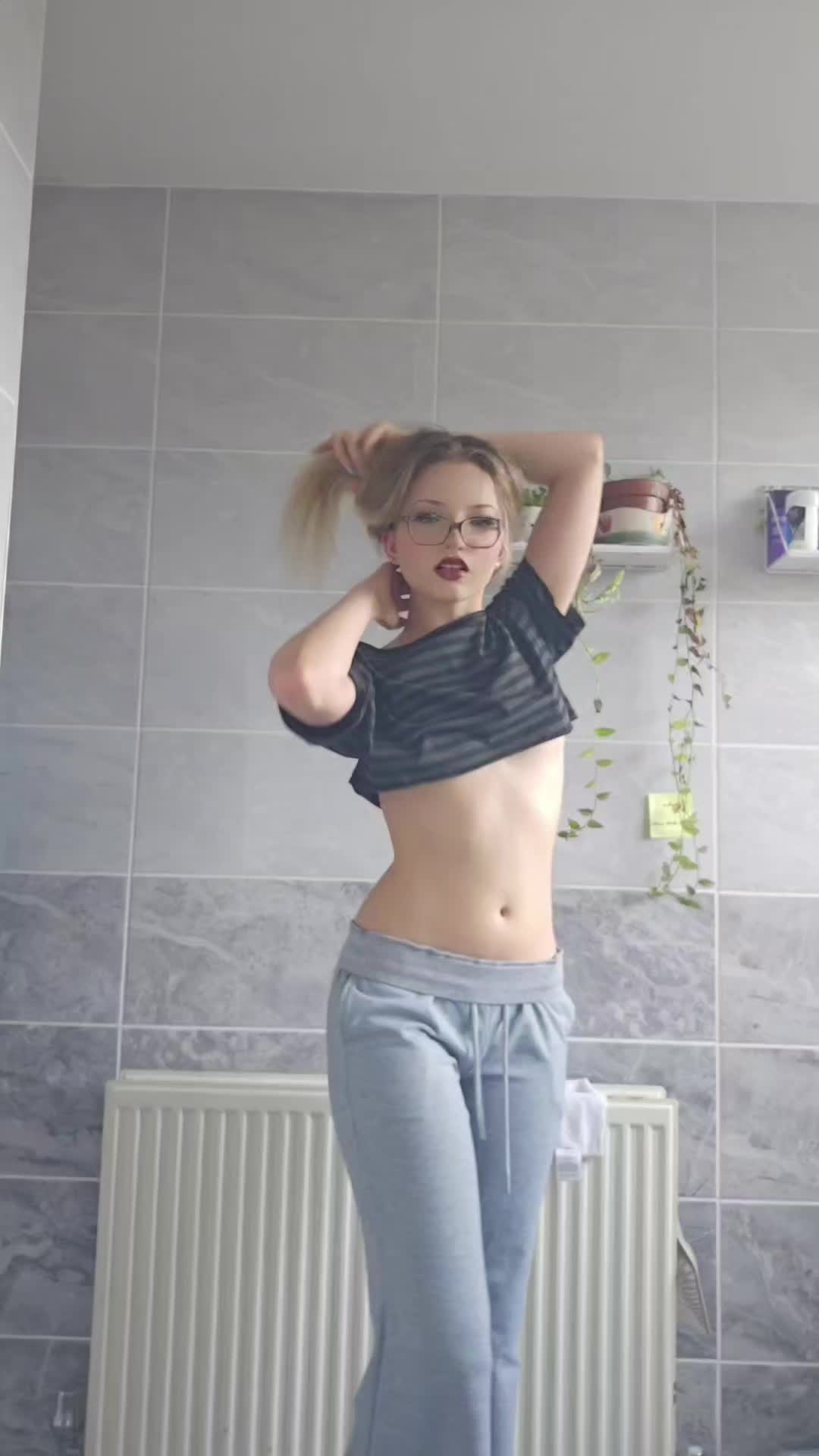 @daxnura
