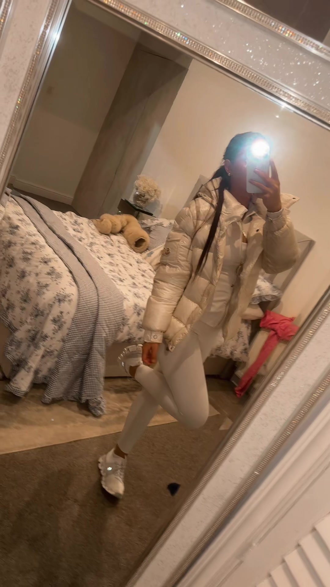 @LolaMaieRoberts