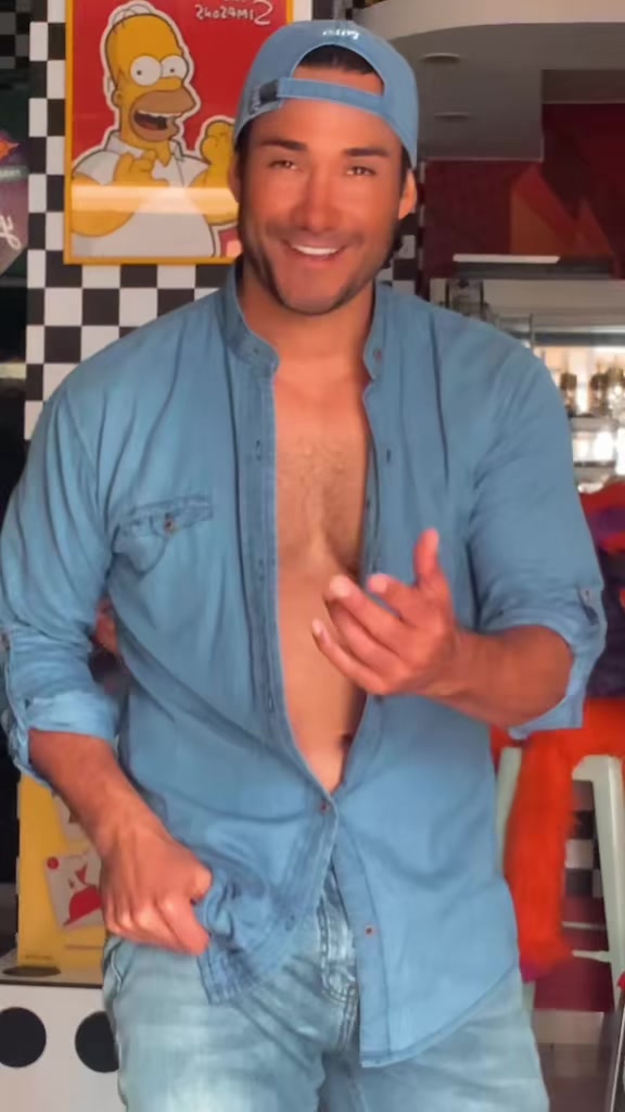 @Elchicodelasonrisa😊