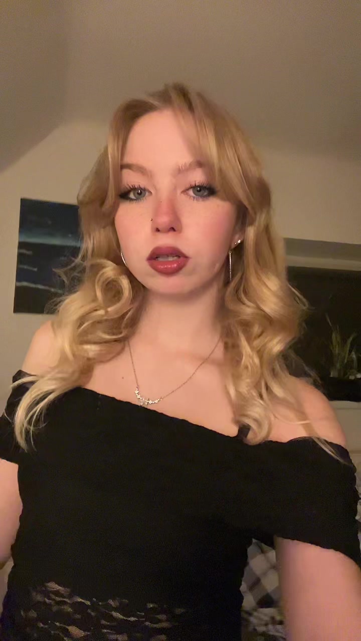 @kikisnowhite:)