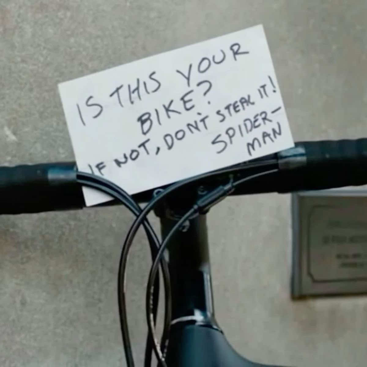 @𝒲