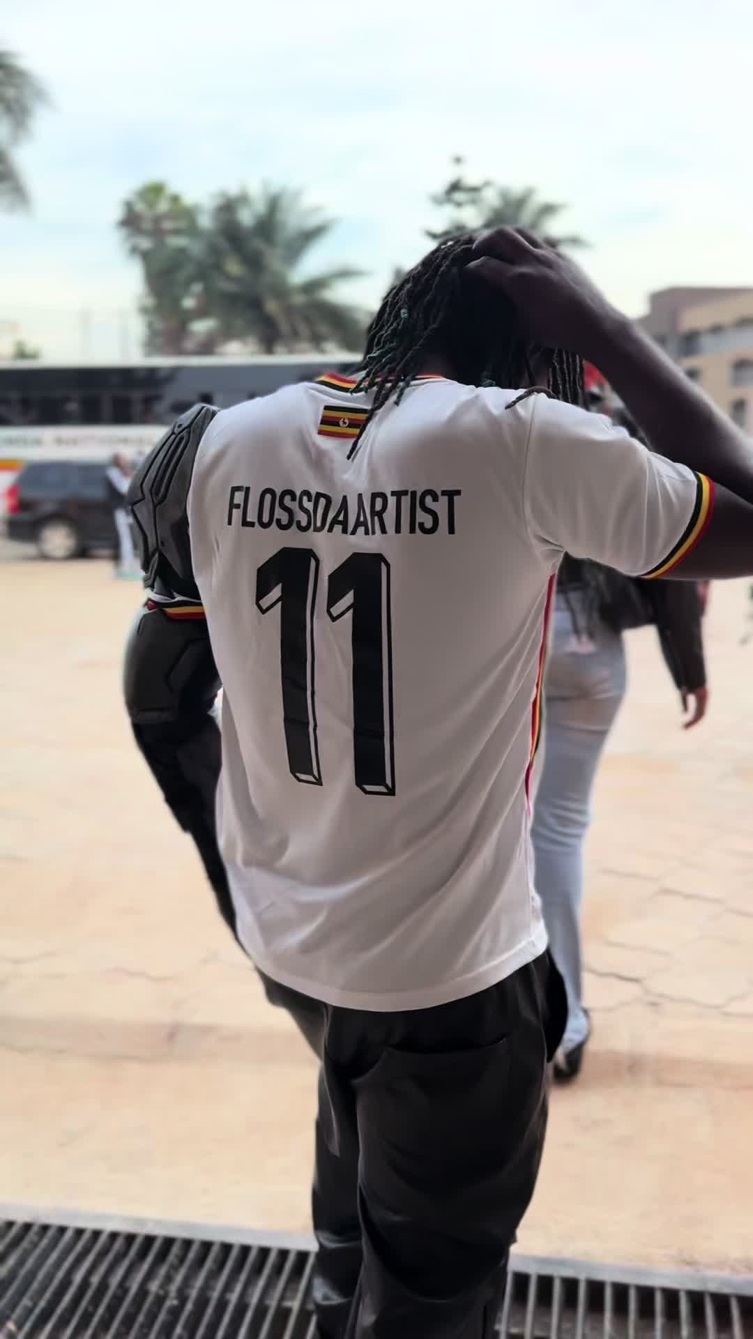@FlossDaArtist🇺🇬🇬🇧