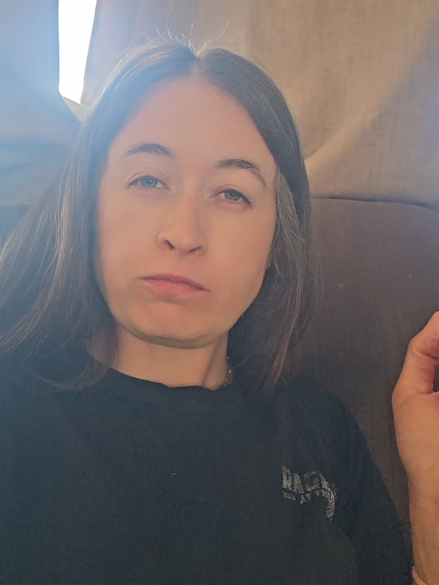 @alyssa | unaesthetic mom