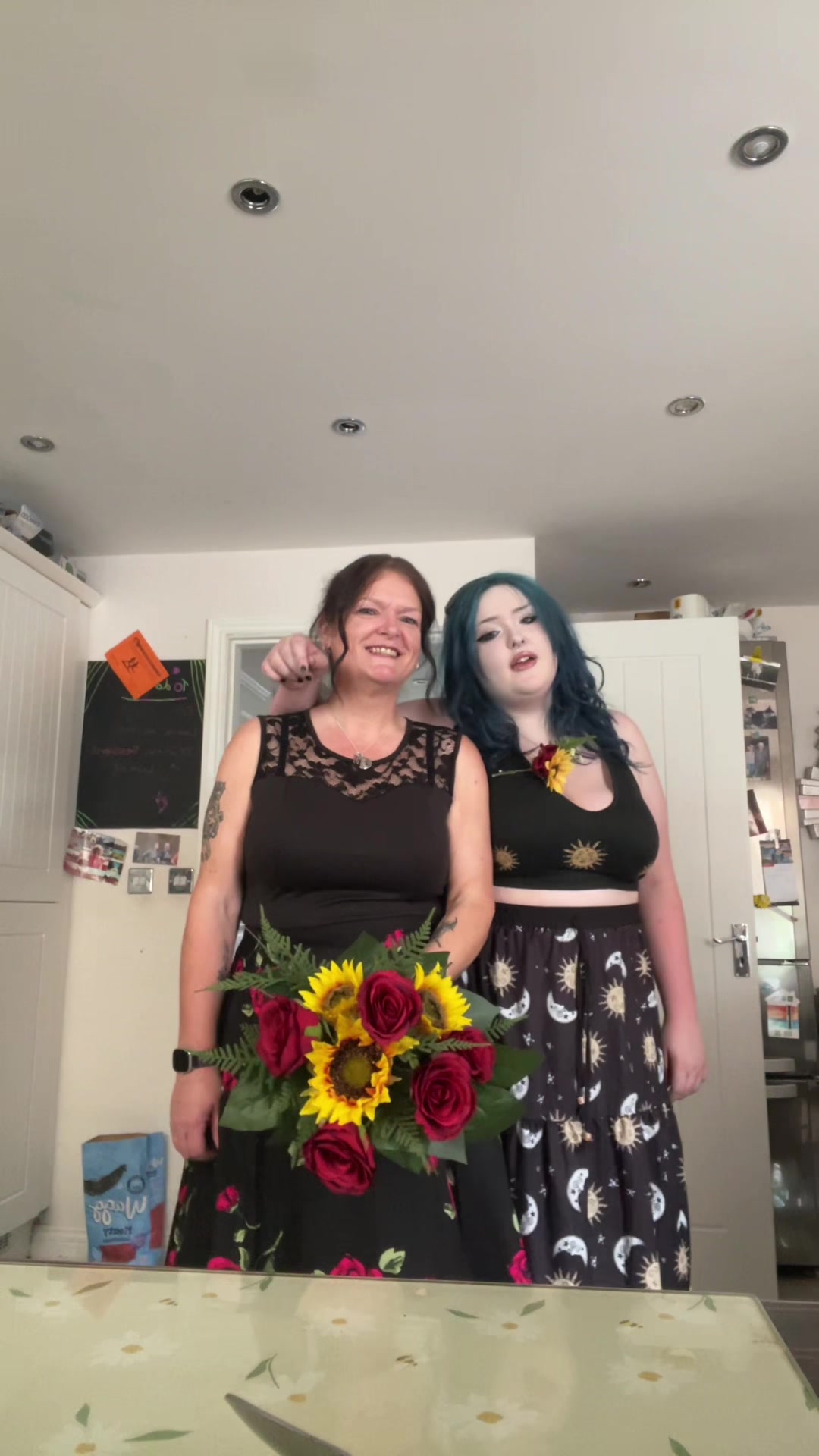 @Ilovemyrosietoy