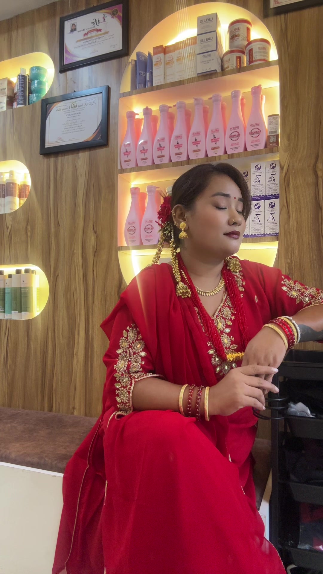 @रिना घलान
