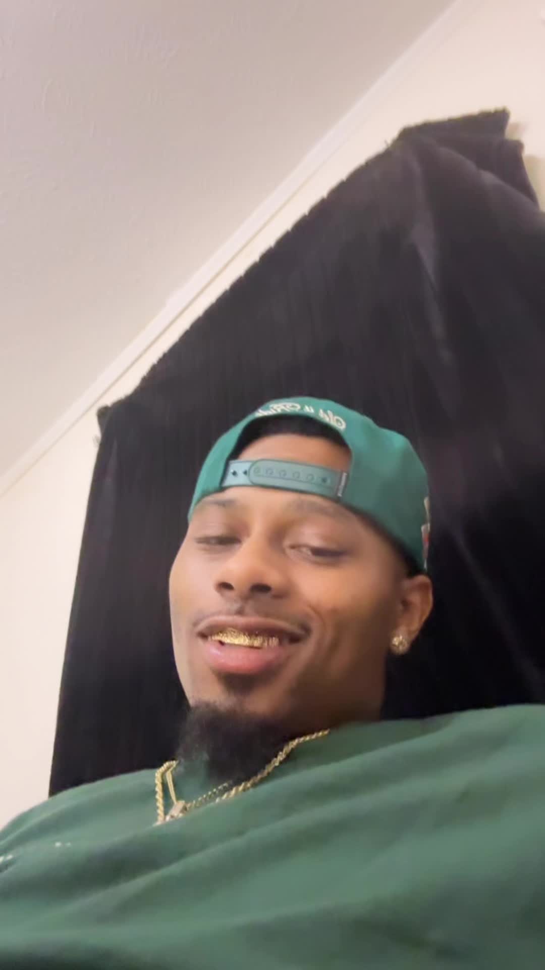 @Quez