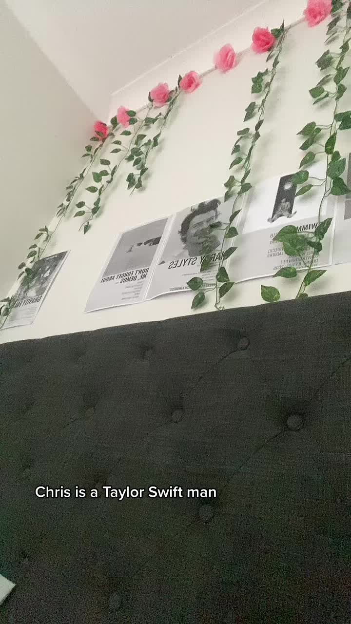 @Tia ♱ ༻¨*:·