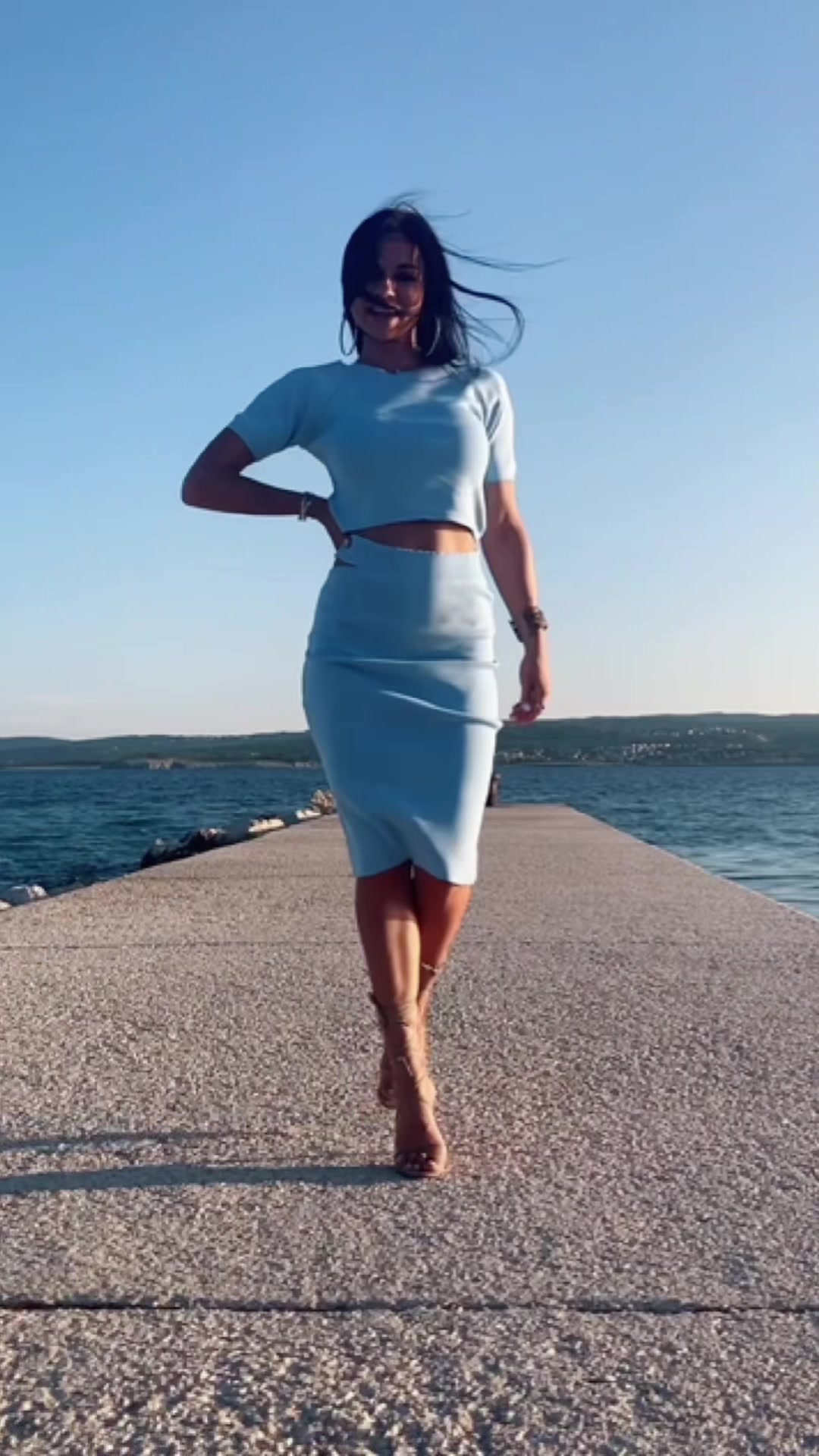 @Laura Biró