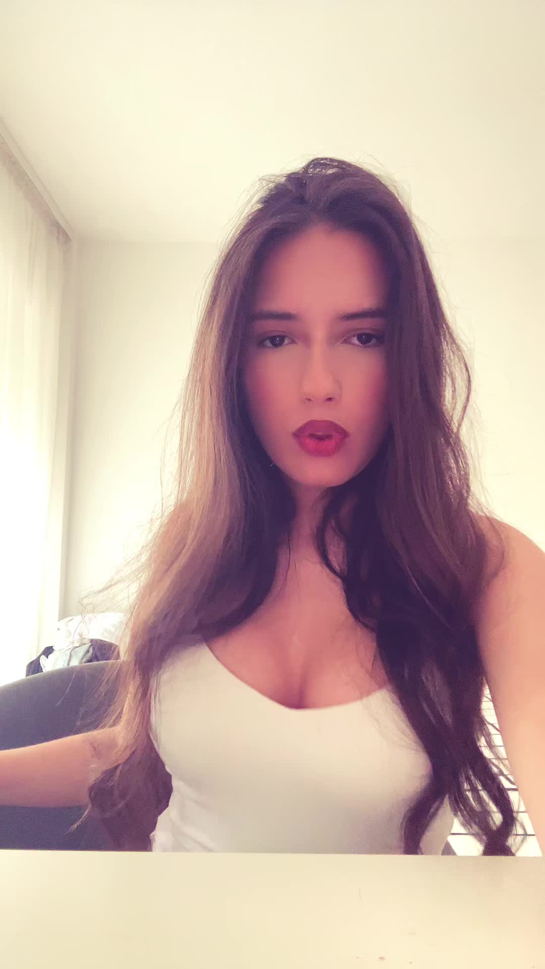 @valerriax
