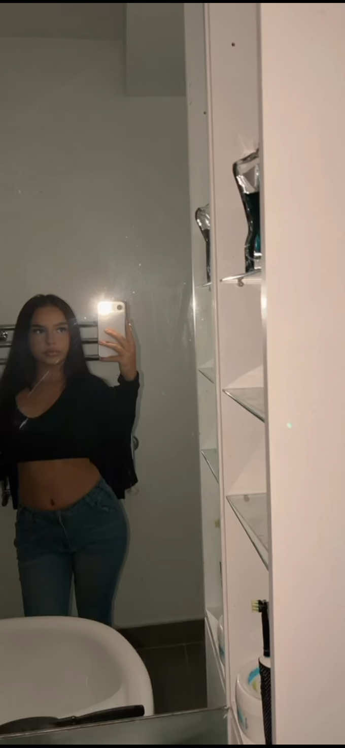 @𝘭𝘪𝘭𝘭𝘺𝘳𝘰𝘴𝘦
