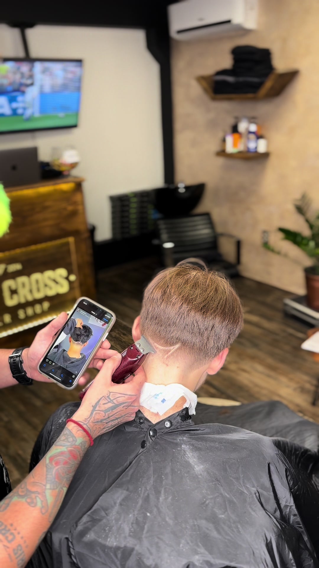 @chriscrossbarber_