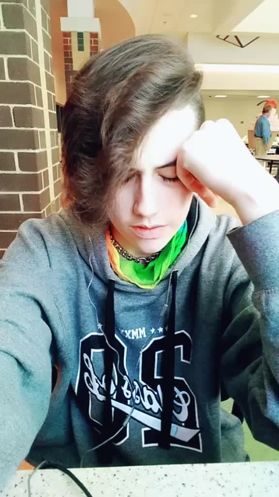 @Wolfiefanggirl1