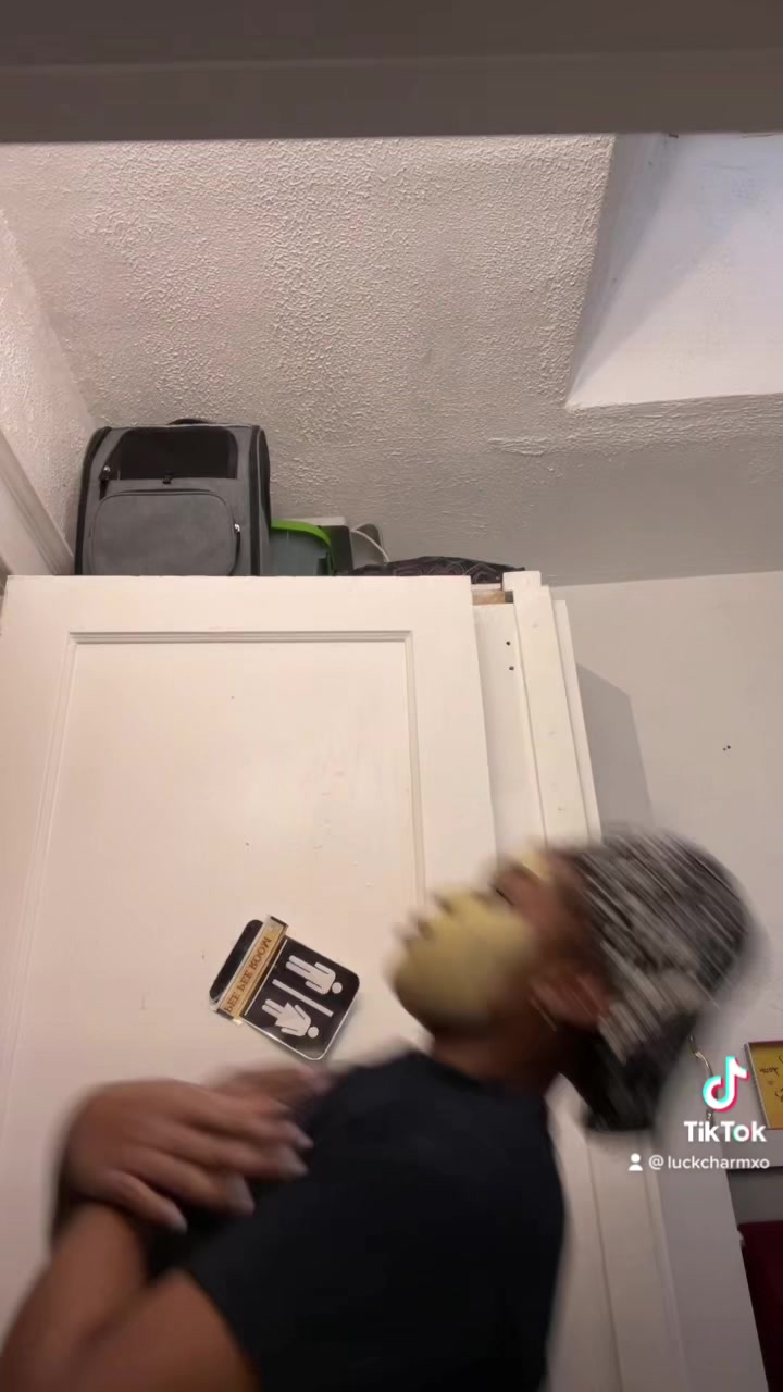 @HelloVella.wav