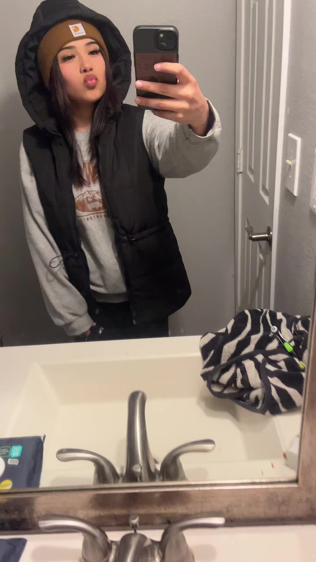 @😸