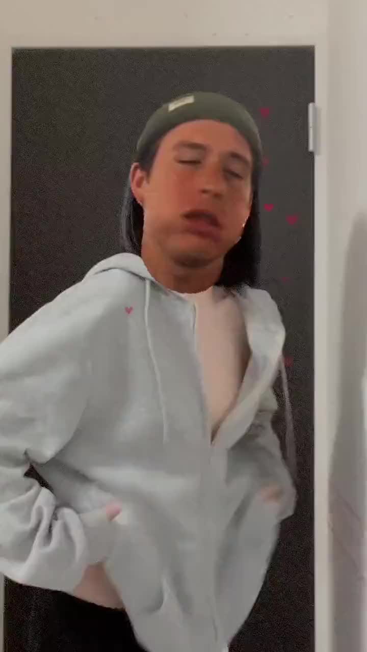 @かりな