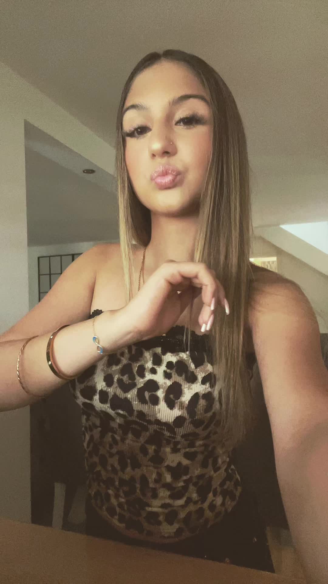 @𝒩