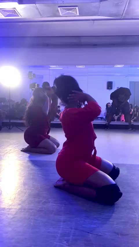 @Desi Moves & Vibes