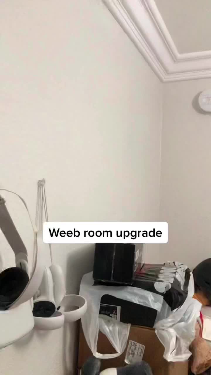 @Closet weeb tiktok content