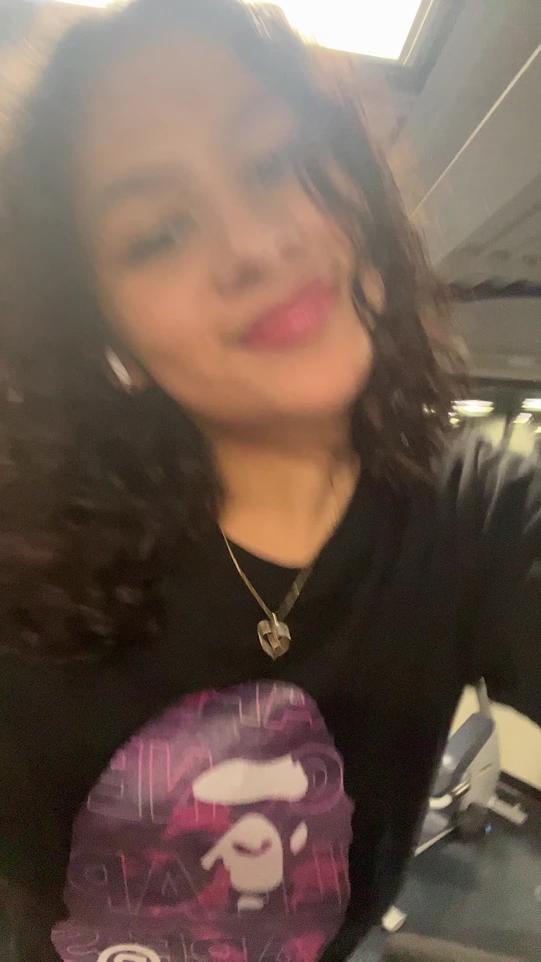 @hollyhennesseystwin